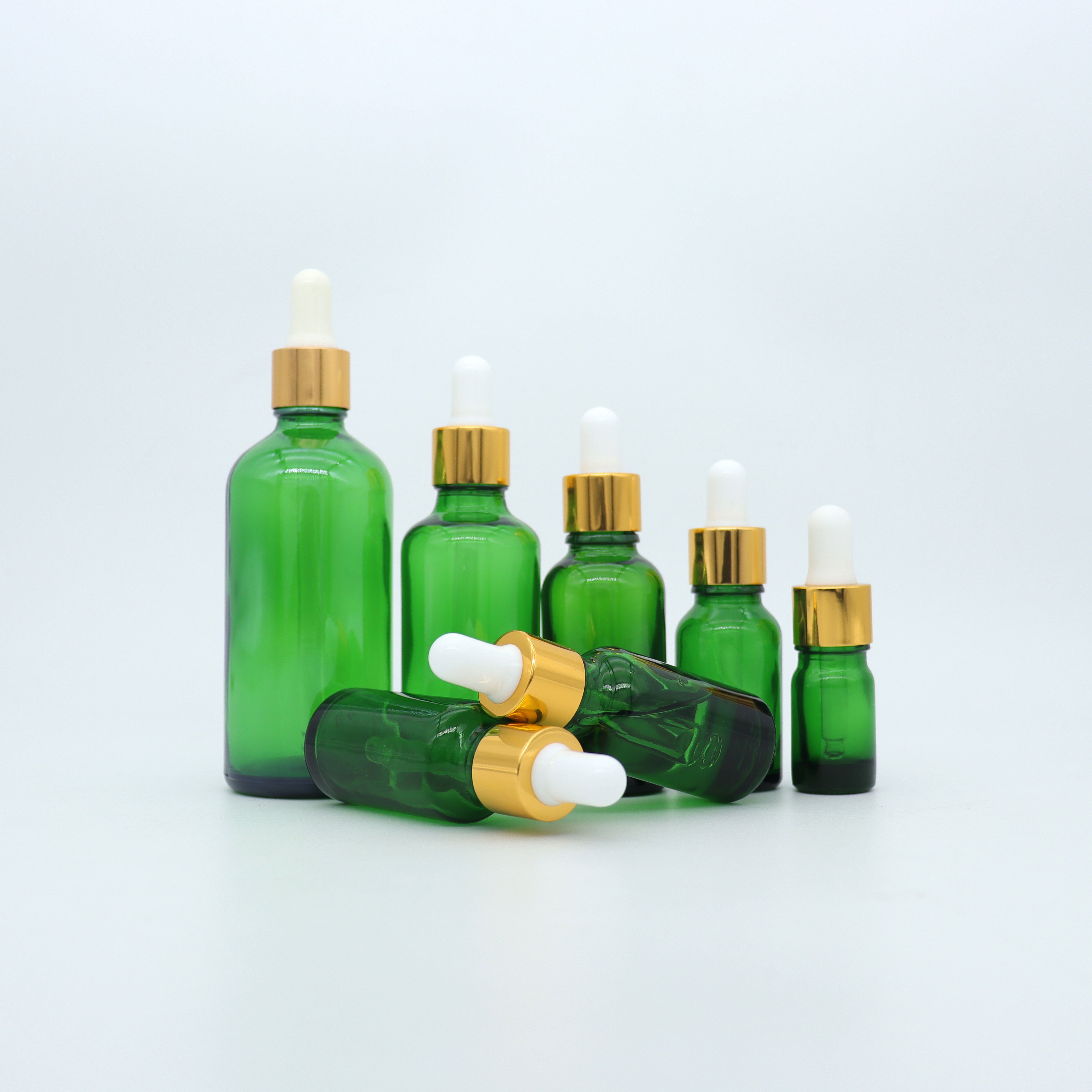 Hot sale green glass bottles Wholesale 5ml 10ml 15ml 20ml 30ml 50ml 100ml green essential oil glass dropper bottle