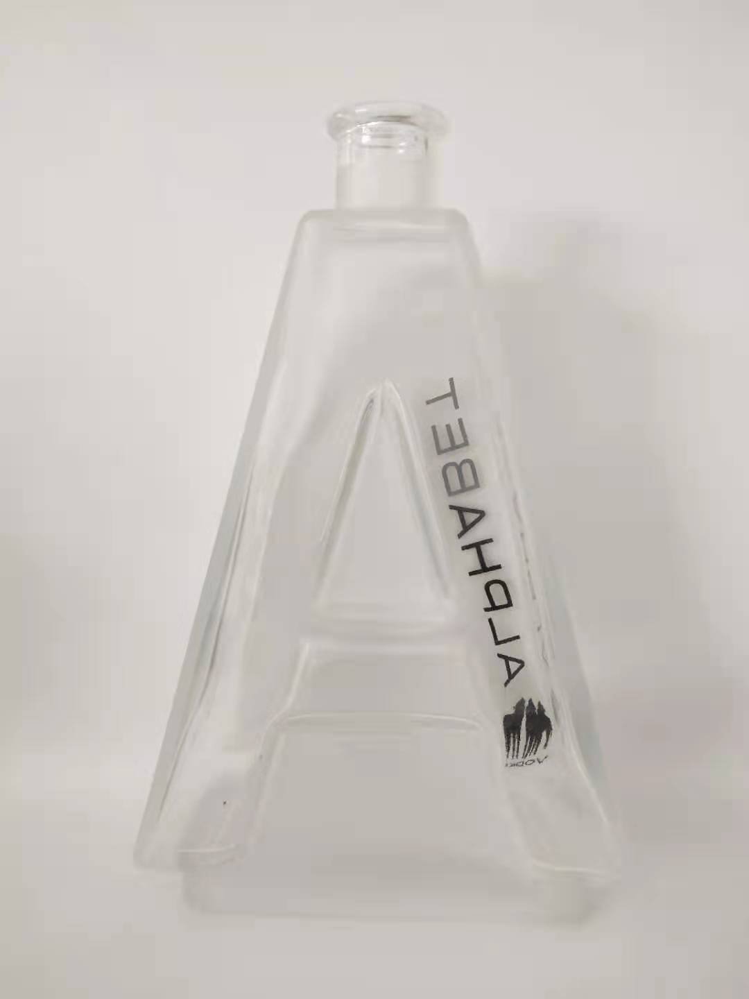 Wholesale price 580ml woman shape tequial bottle custom special shape 700ml 750ml vodka whiskey liquor glass bottle with cork