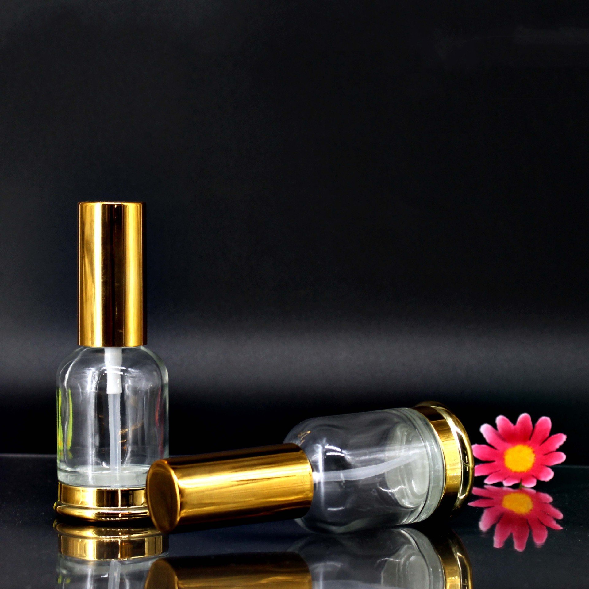 Luxury Custom Logo Square Perfume Bottle 10ml Glass Cosmetic Jars PUMP Sprayer Glass Bottle Diffuser 10ml OEM Provided Freely