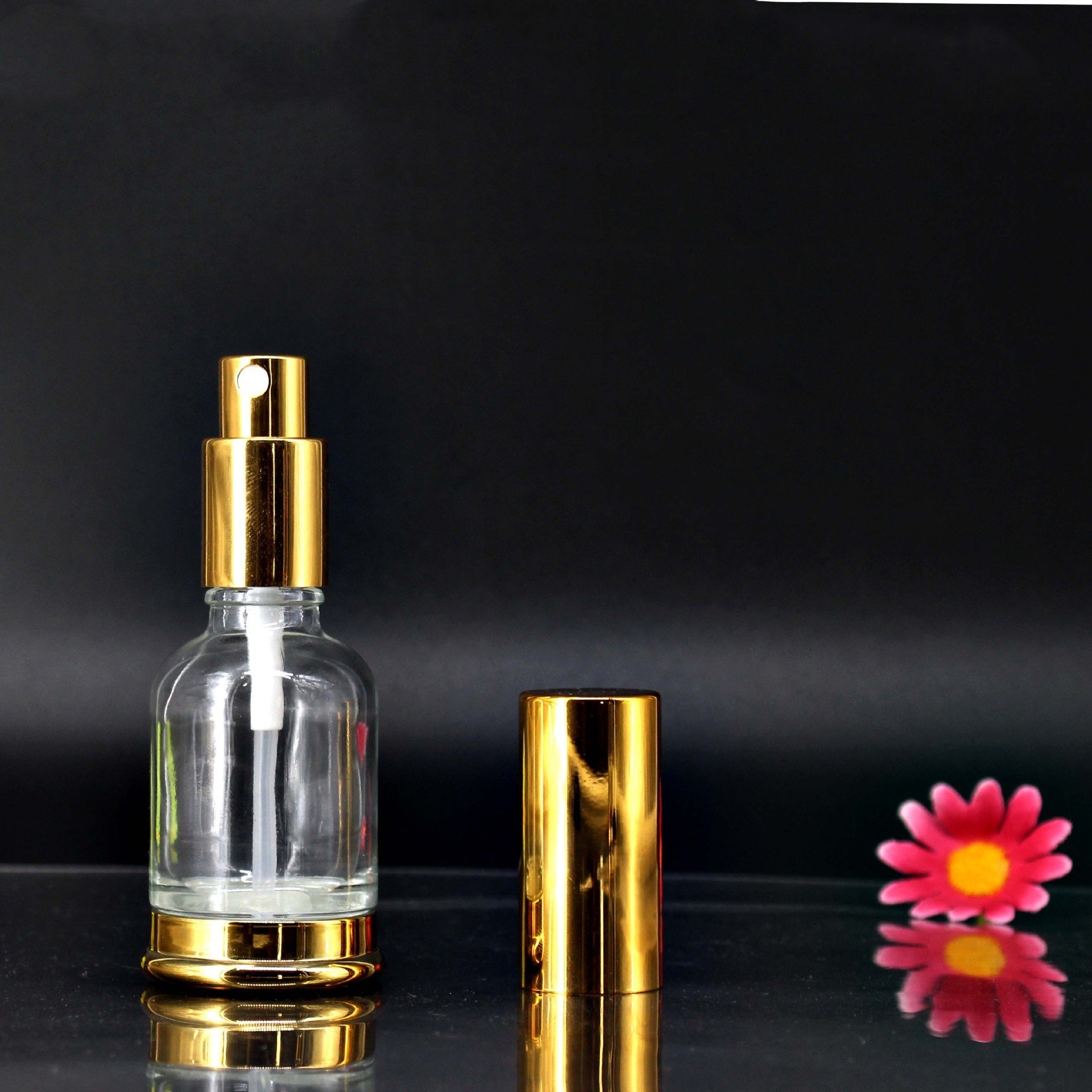 Luxury Custom Logo Square Perfume Bottle 10ml Glass Cosmetic Jars PUMP Sprayer Glass Bottle Diffuser 10ml OEM Provided Freely