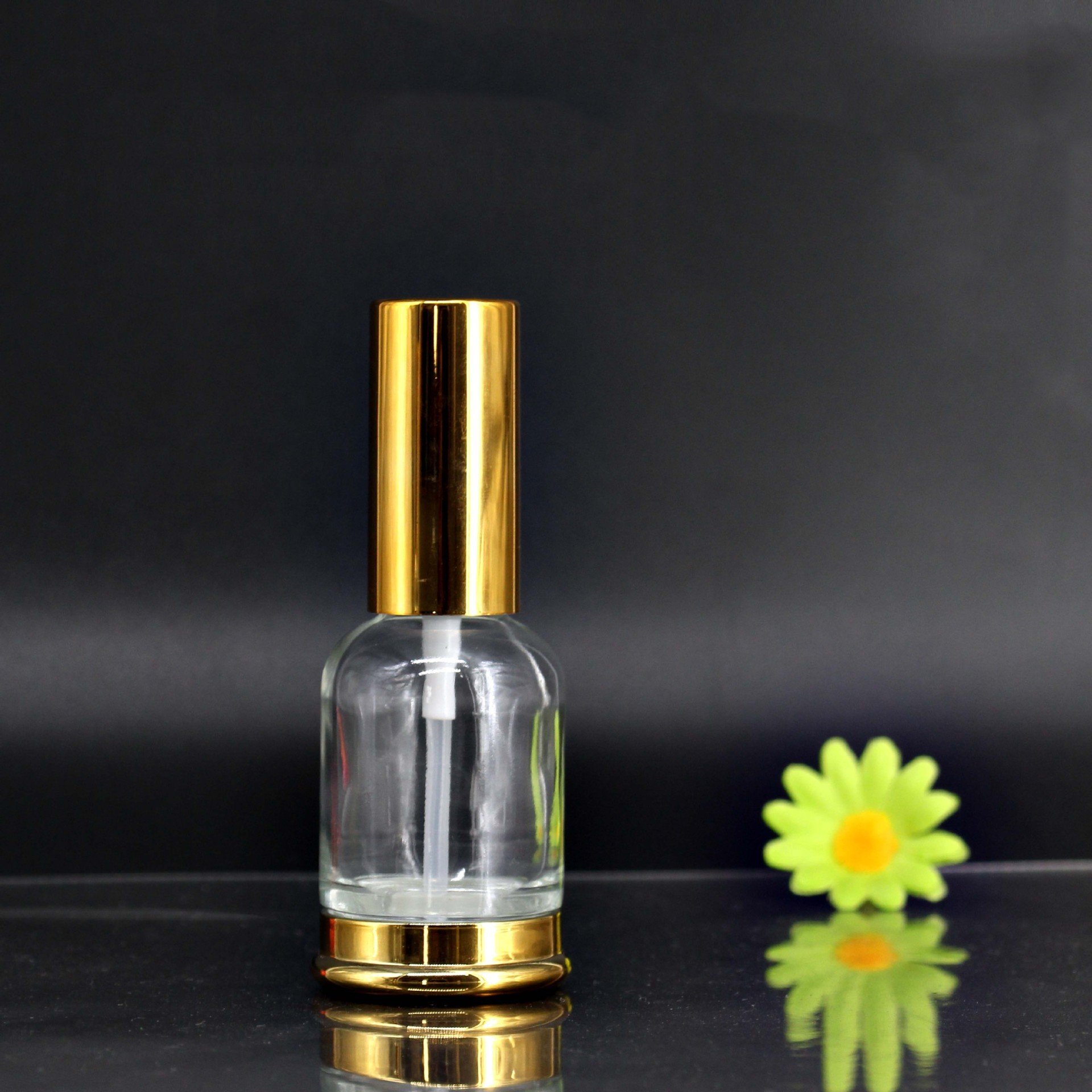 Luxury Custom Logo Square Perfume Bottle 10ml Glass Cosmetic Jars PUMP Sprayer Glass Bottle Diffuser 10ml OEM Provided Freely