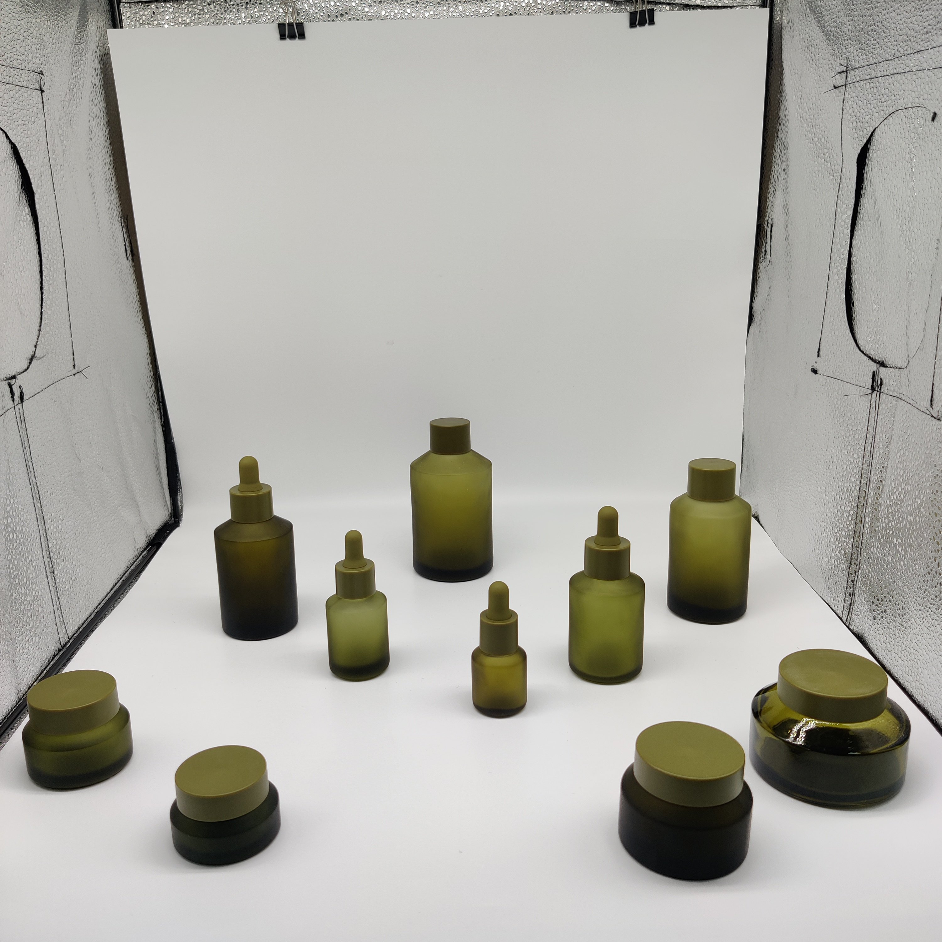 cosmetic Hot sale 30ml round frosted foundation pump glass bottle with cap