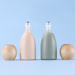 wood Ball cap Morandi color empty refillable glass bottle with metal roller ball roll on bottle 10ml essential oil glass bottle