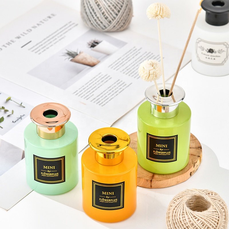 Fragrance various shapes of empty diffusion glass bottle with rattan sticks and sola flowers for home decoration