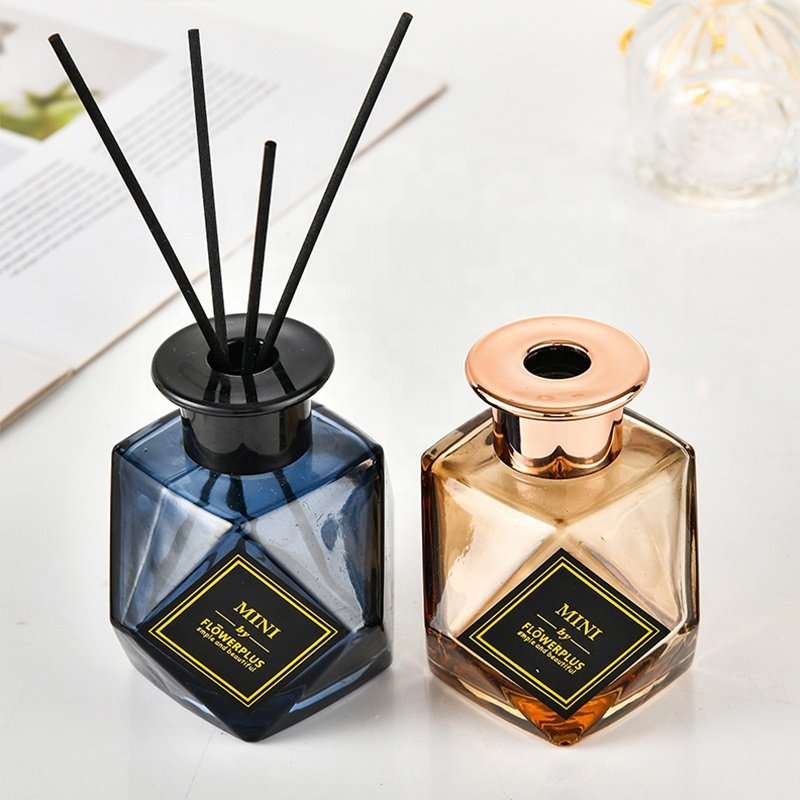 Fragrance various shapes of empty diffusion glass bottle with rattan sticks and sola flowers for home decoration