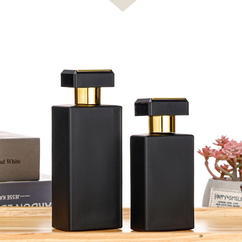 Factory direct black cosmetics dispenser bottle 15 bayonet 50ml 1.5oz perfume spray glass bottle with golden and black lid