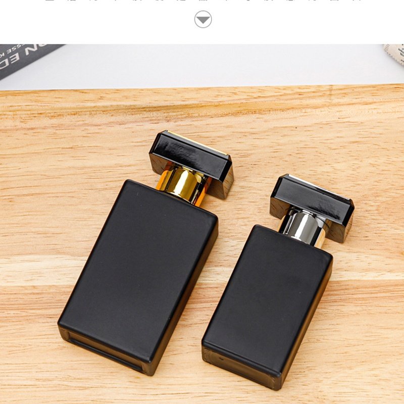 Factory direct black cosmetics dispenser bottle 15 bayonet 50ml 1.5oz perfume spray glass bottle with golden and black lid