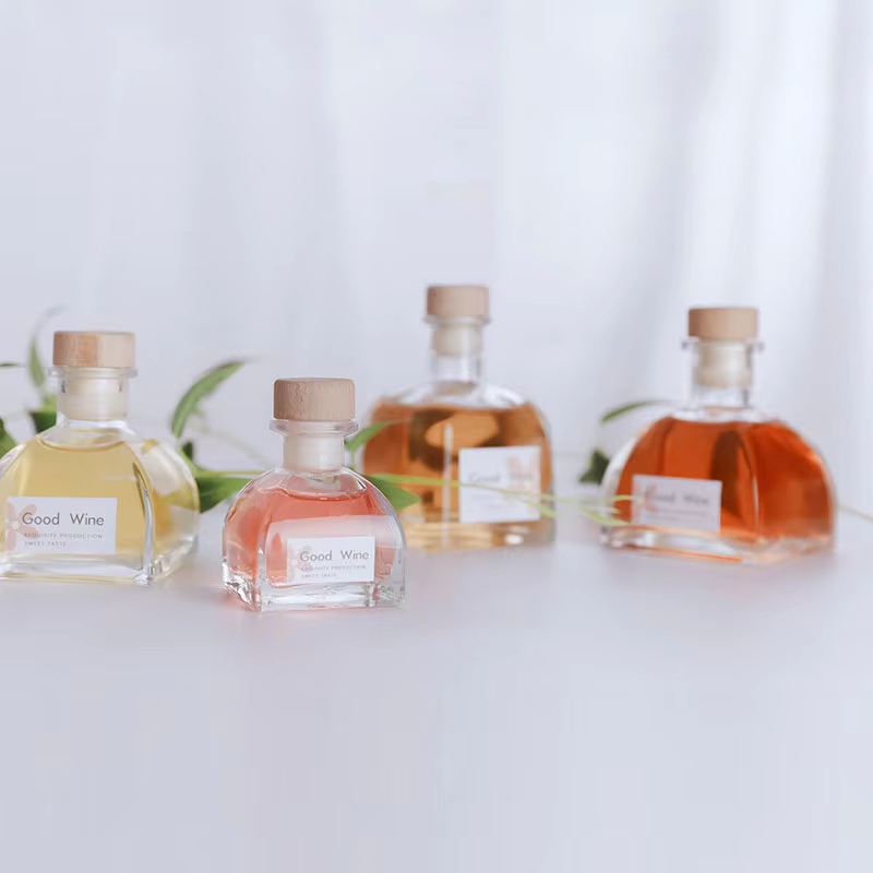 Luxury Customized Square XO Brandy 50ml 100ml 220ml Clear Frosted Wine Liquor Glass Bottle With Screw Cap Cork