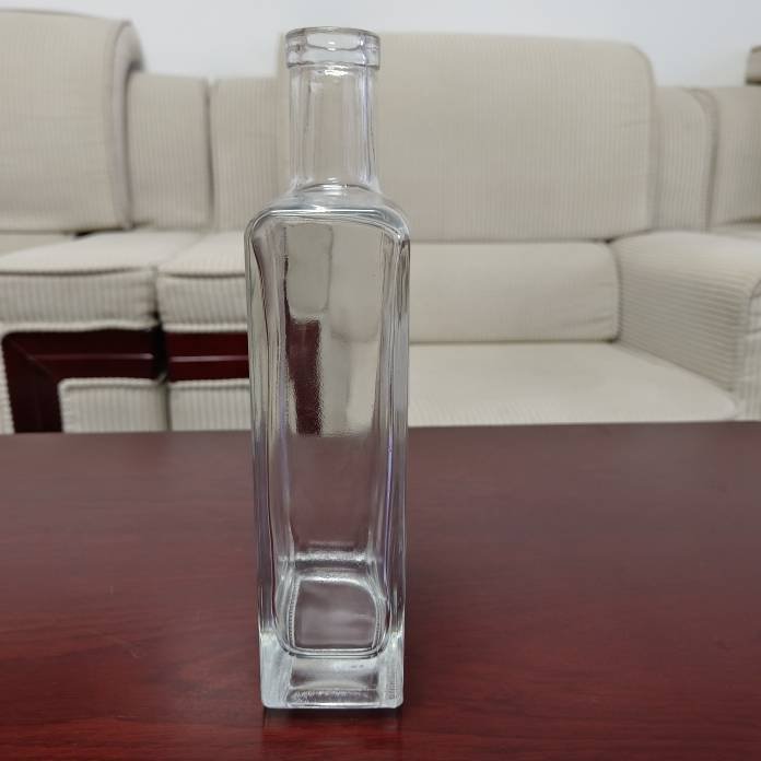 Custom empty flint glass bottle for vodka gin 700ml 750ml distillery custom whiskey brandy rum spirits glass bottle
