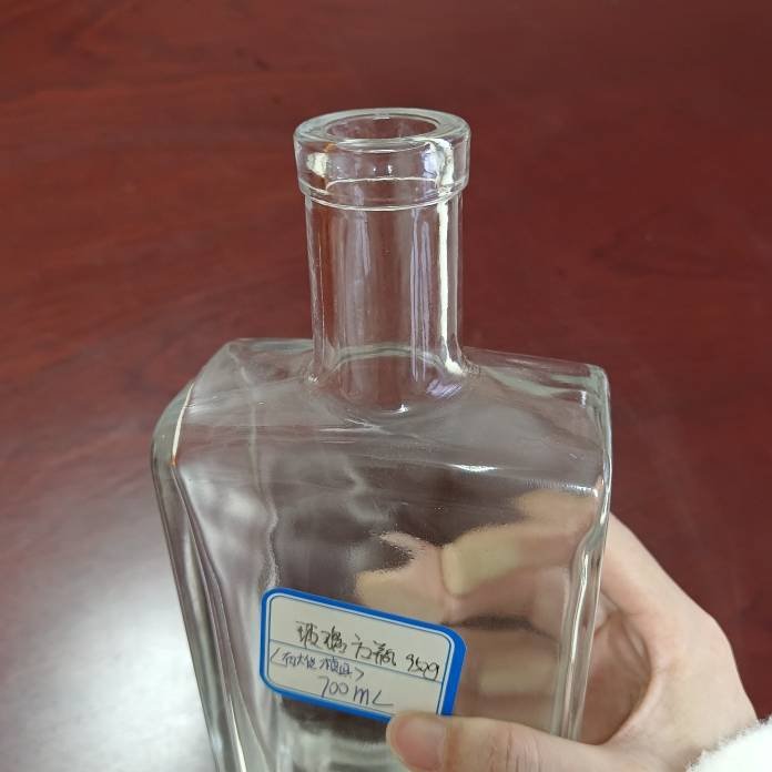 Custom empty flint glass bottle for vodka gin 700ml 750ml distillery custom whiskey brandy rum spirits glass bottle