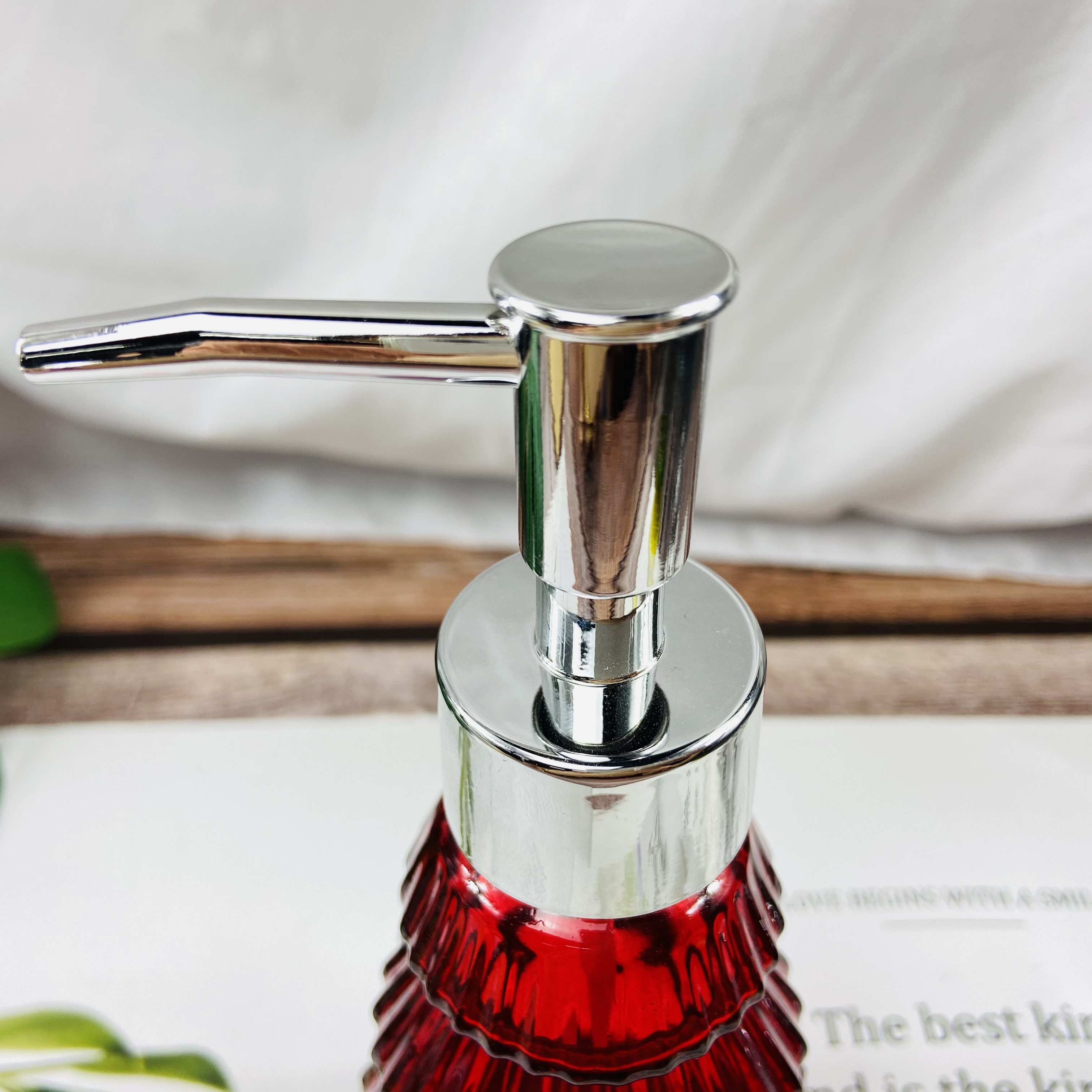 Empty luxury body lotion packaging shower gel container empty square pump glass red shampoo bottles