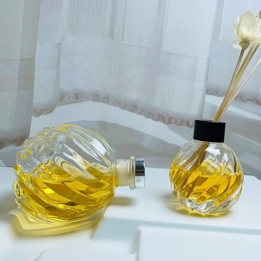 Manufacturer Wholesale Custom Cylinder 100Ml Luxury Indoor Home Decor Aromatherapy Bottles Air Reed Diffuser Glass Bottles