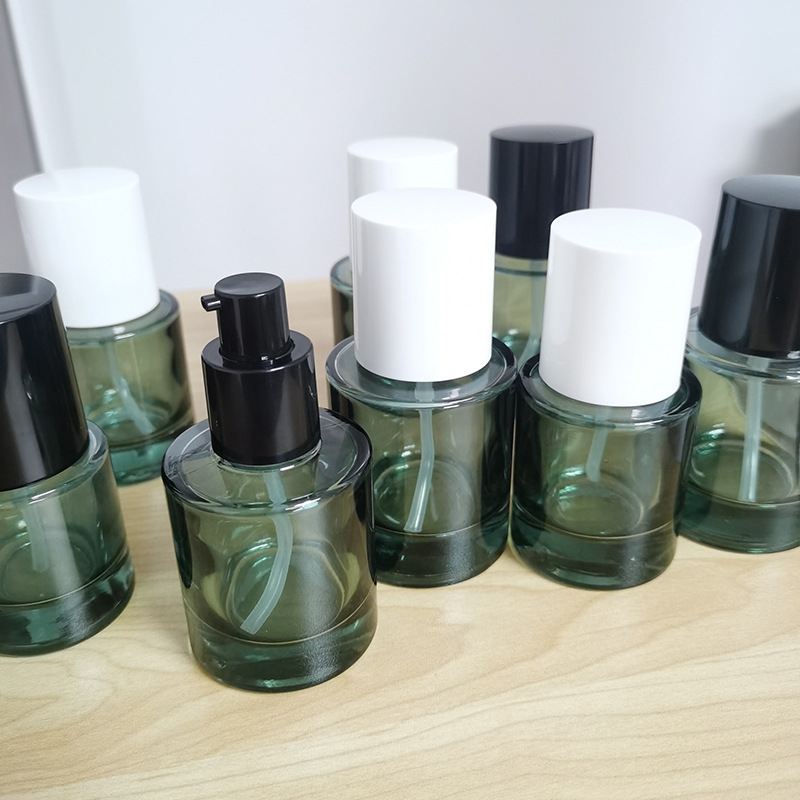 Free sample 30ml Essence Spray bottle 40ml dark Green Spray Lotion bottle 50ml round cosmetic packaging glass bottle