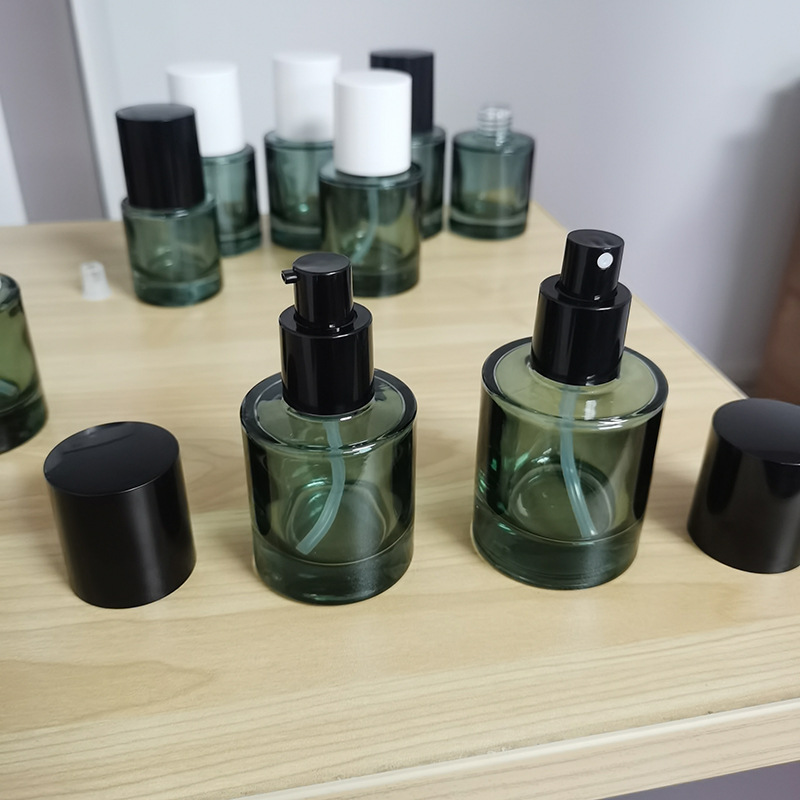 Free sample 30ml Essence Spray bottle 40ml dark Green Spray Lotion bottle 50ml round cosmetic packaging glass bottle