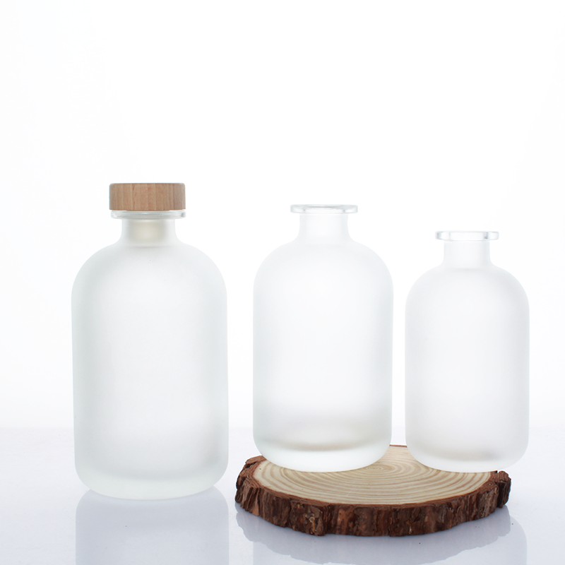 Wholesale high quality round beverage bottle juice glass bottle with lid wine bottle