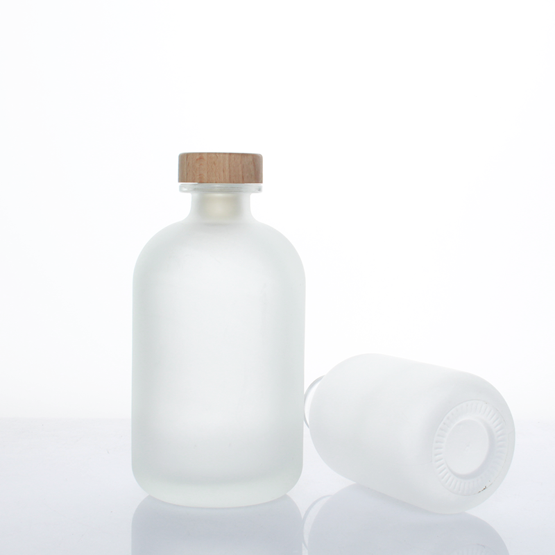 Wholesale high quality round beverage bottle juice glass bottle with lid wine bottle