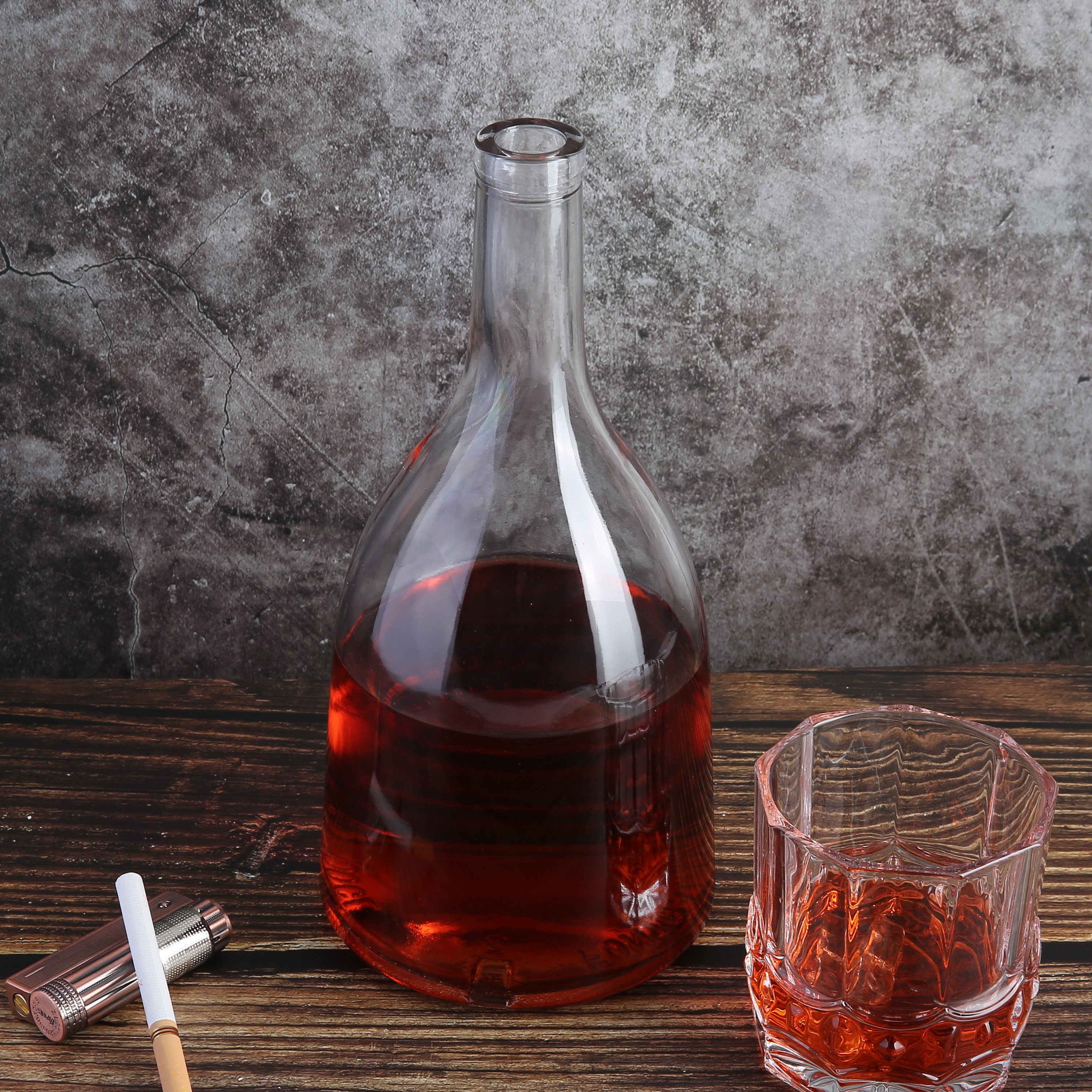 Factory Direct Sales 750ml/1000ml Customized High-grade Transparent Vodka / Whisky Empty Bottle