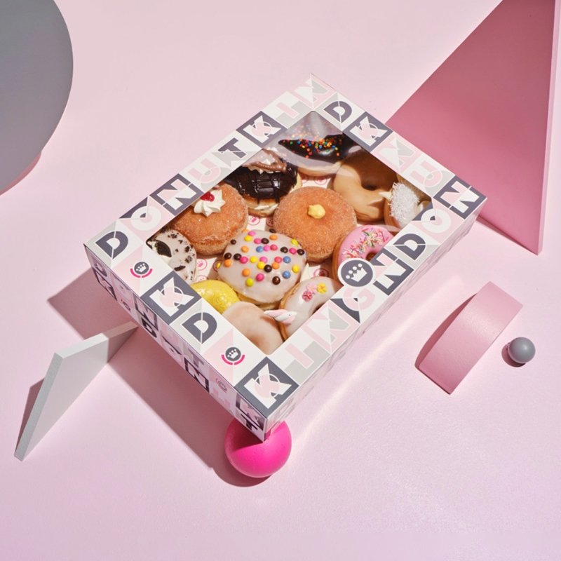 Factory Direct Macaron Christmas Box Cake Cookies 12 Macarons Bakery Gift Cupcake Donut Hotdog Paper Box Packaging with Divider