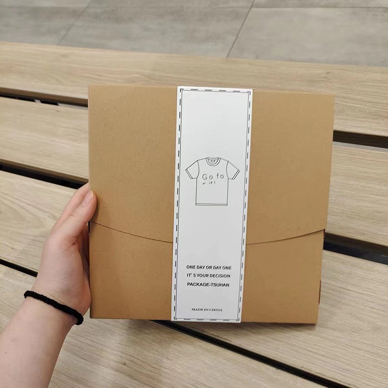 Customized Simple Commercial Kraft Paper Cardboard Gift Box 2mm Thick with UV Advantage Embossing Matt Lamination Gift Packaging