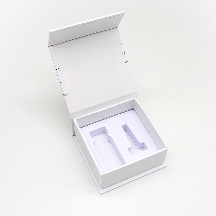 Wholesale high end skincare packaging magnet boxes for perfume skin care products / vials