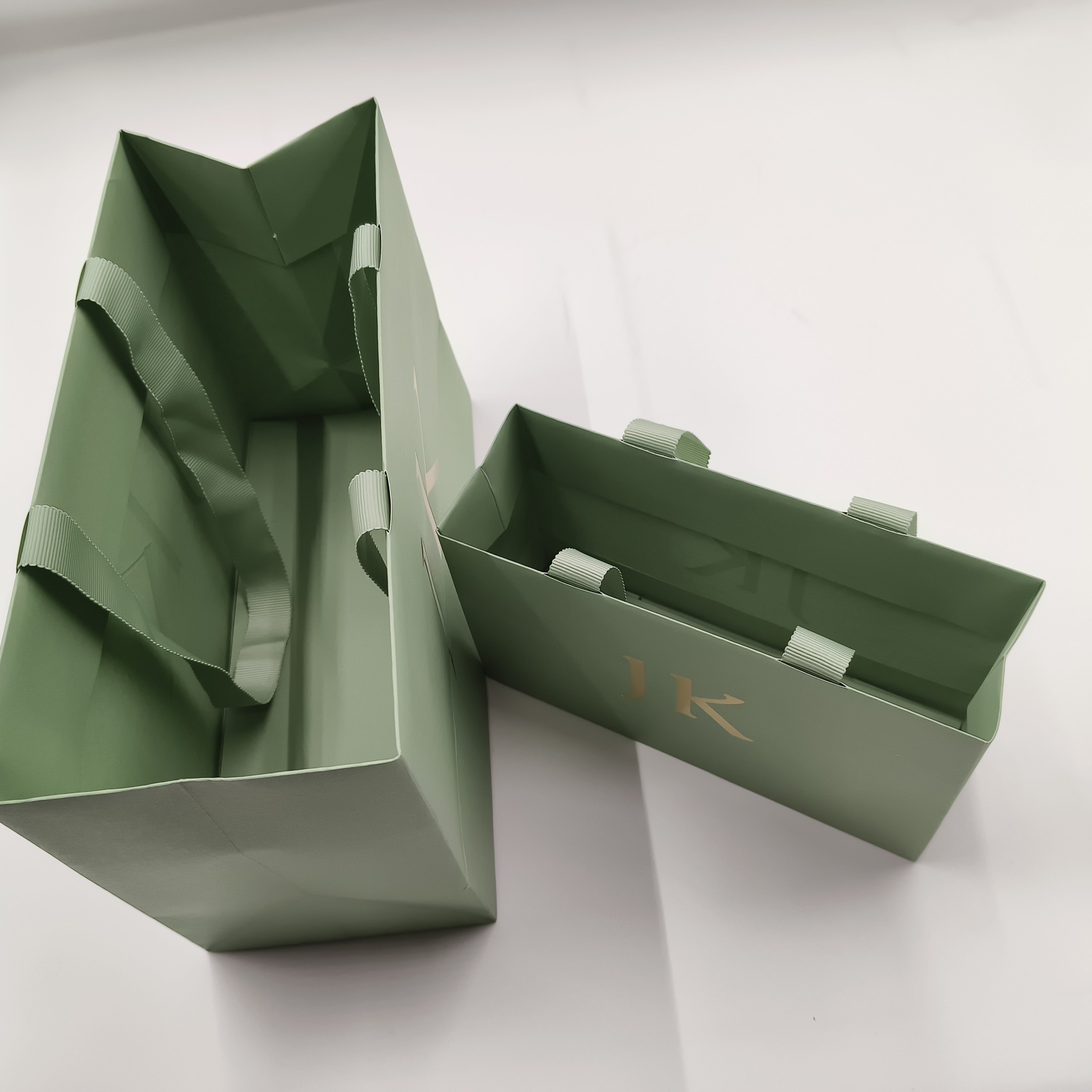 Competitive Price Color paper Bag Transparent packaging paper Bags paper Golden Bag With Embossed