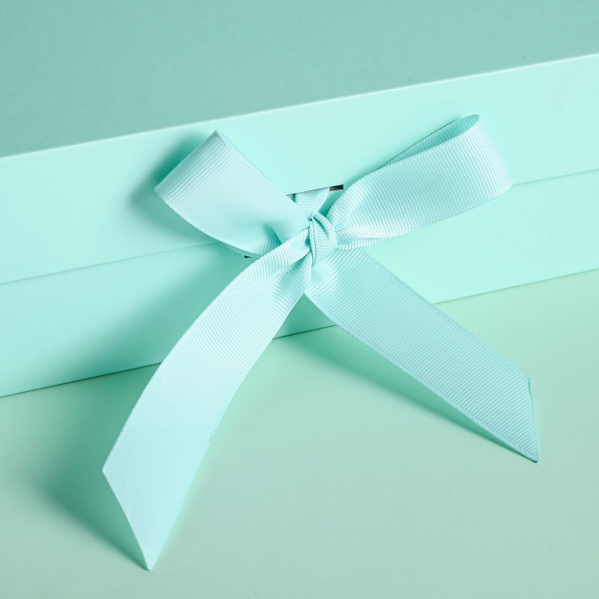 Wedding favors gift box emerald green luxury magnetic wedding box gold foil printing logo gift boxes with ribbon