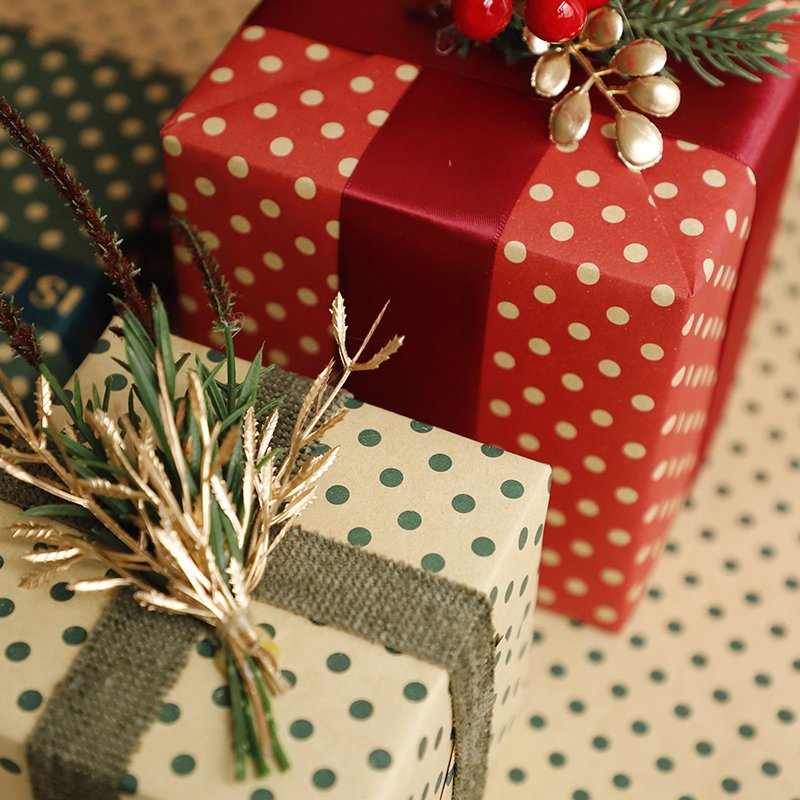 Wholesale Polka Dot Kraft Wrapping Paper Single Side Printed Christmas Dotted Packaging Paper Sheets Uncoated Compatible Screen