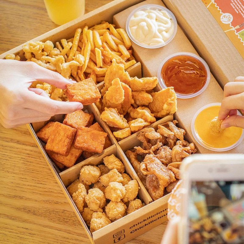 Custom disposable take out fast food paper container box takeaway chicken wing box french fries packaging burger box