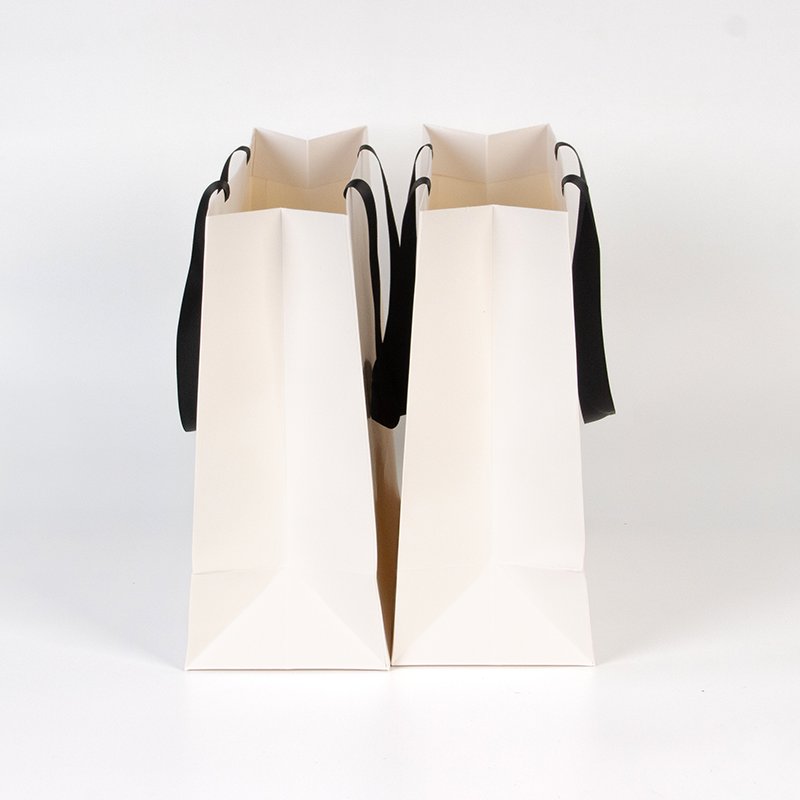 Custom Logo Printed Luxury High And White Paper Shopping Bag Jewelry Clothing Packaging Gift