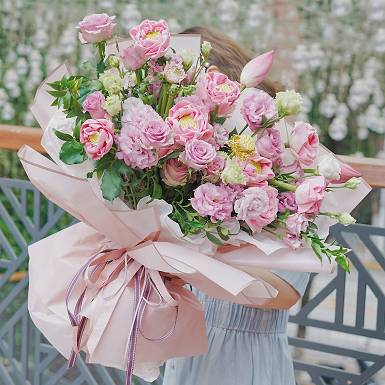 Hot Sale Florist Supplies Gold Edge Waterproof Plastic Bouquet Flower Wrapping Paper For Packaging Paper