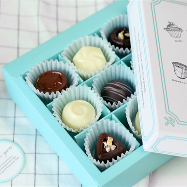 China Supplier Wholesale Daphne Blue 9piece 12piece Chocolate Candy Packaging Paper Box