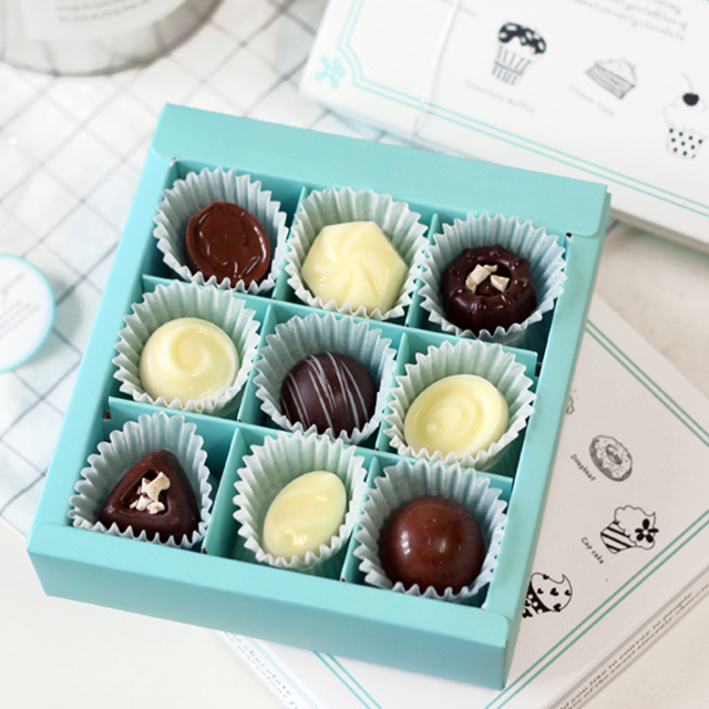 China Supplier Wholesale Daphne Blue 9piece 12piece Chocolate Candy Packaging Paper Box