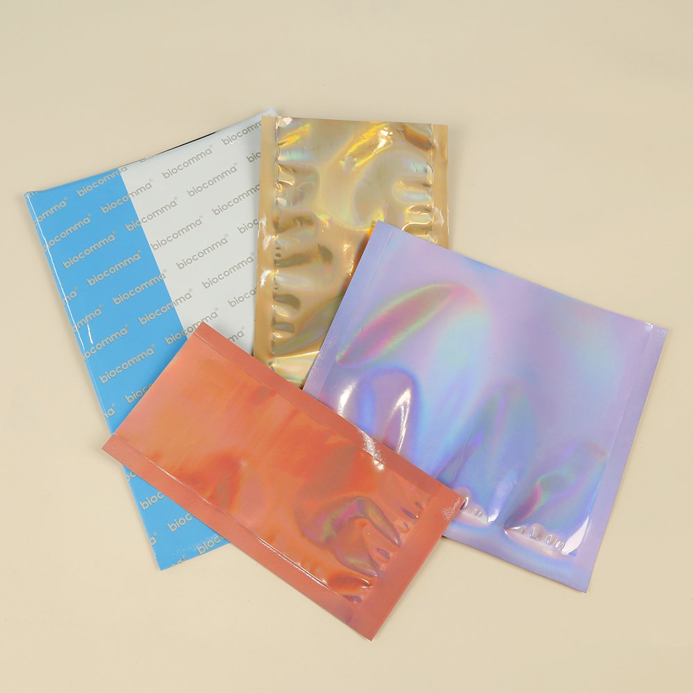 Bespoke various laser holographic rainbow shiny makeup pouches, mylar zipper cosmetics kit pouches packaging bags