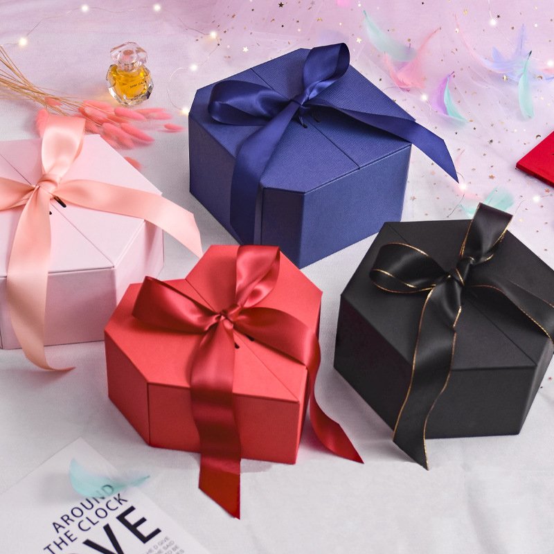 Wholesale Custom cardboard valentines day gift packaging box heart shaped with ribbon