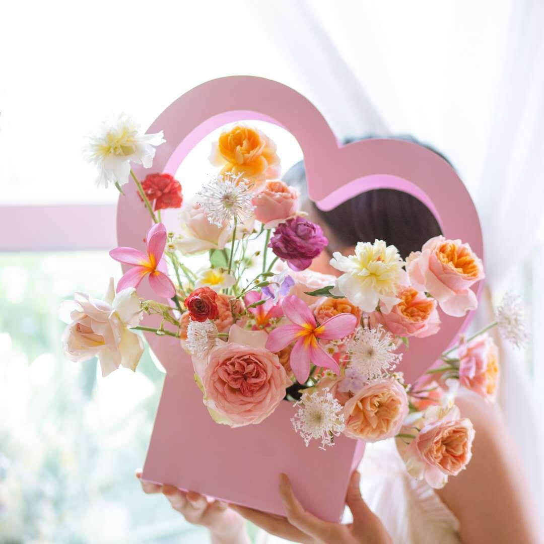 Flower box for Mother's Day Love Handbag Flower Gift Box Packaging Paper Flower basket Heart Shape box