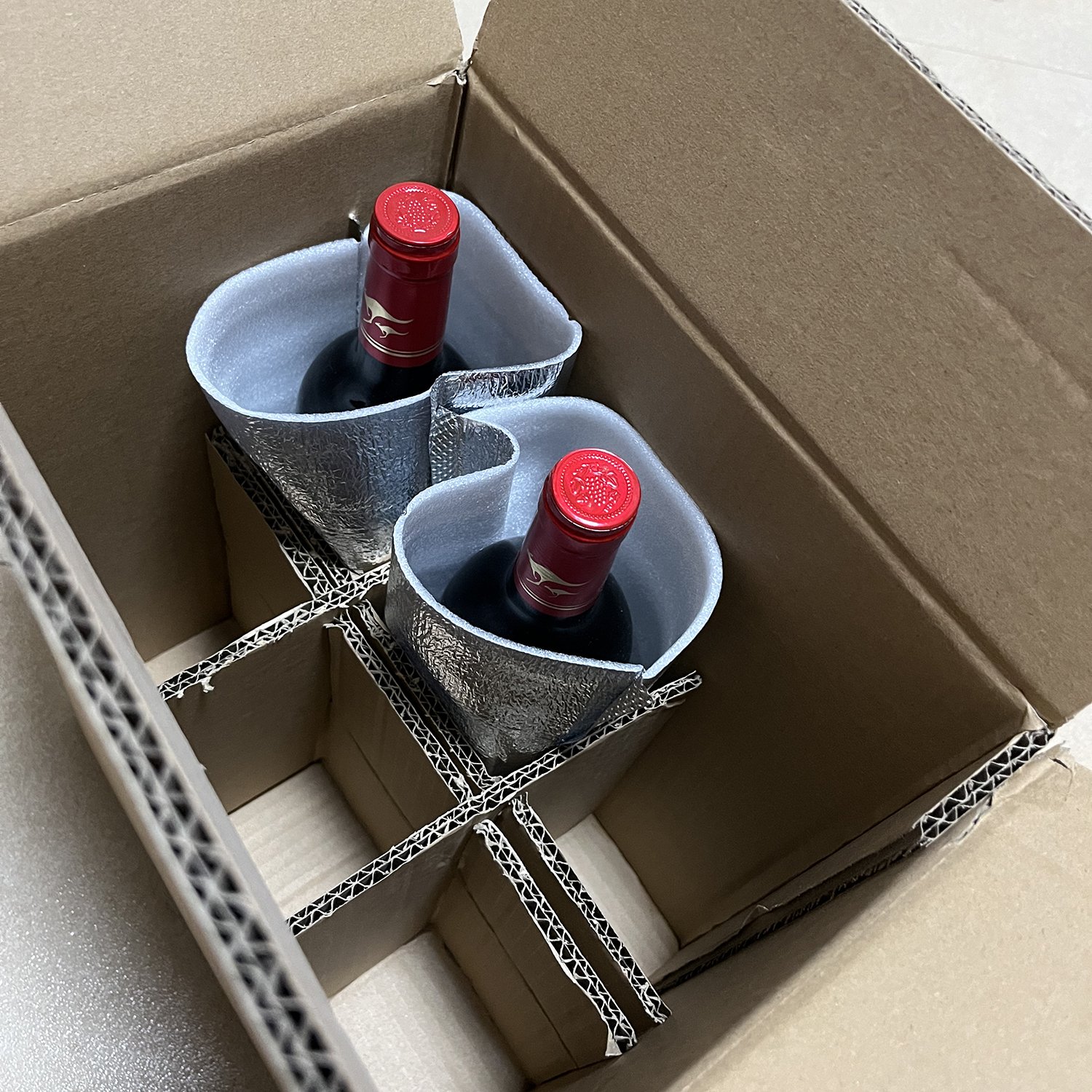 Customized Insulated Cardboard Box for Refrigerated and Frozen Food 6 Bottles 4 Bottles of Wine Insulated Transportation Box