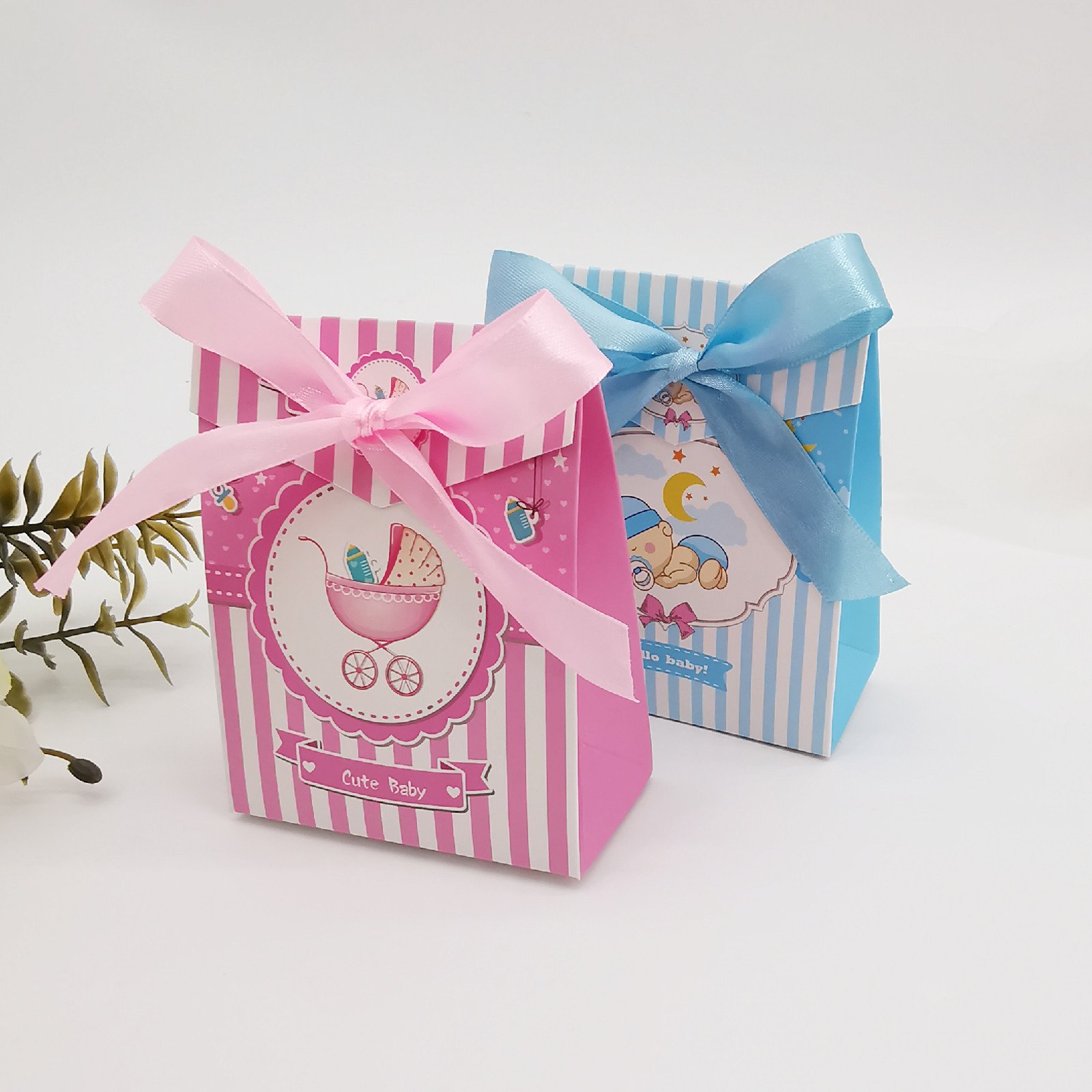 European design mini simple paper candy gift box with ribbon for baby birthday