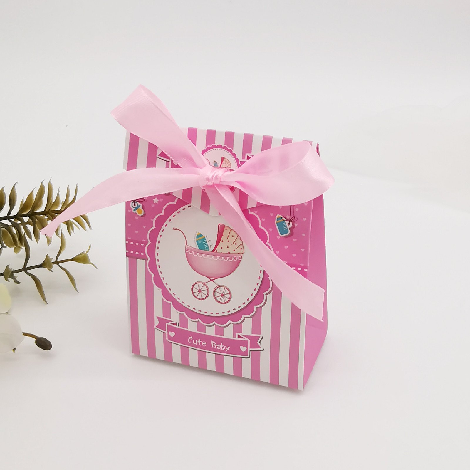 European design mini simple paper candy gift box with ribbon for baby birthday