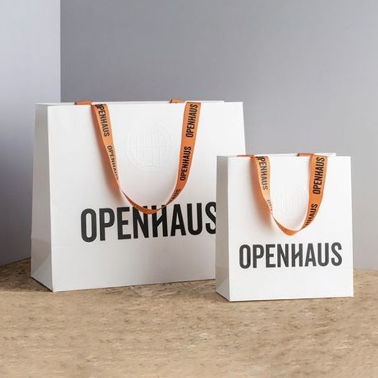 Personalised wholesale paperbag packaging boutique bags custom kraft luxury shopping paper gift bags with your own logo