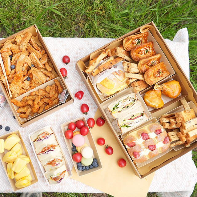 Disposable Picnic Window Lunch Box Kraft Paper Dessert Cake Camping Outdoor Lunch Box Custom Logo Degradable Biology