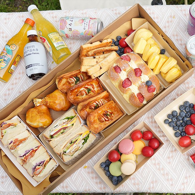 Disposable Picnic Window Lunch Box Kraft Paper Dessert Cake Camping Outdoor Lunch Box Custom Logo Degradable Biology