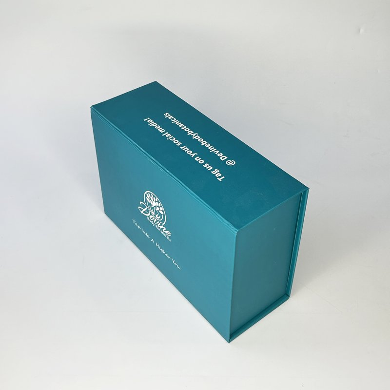 Luxury White Black Magnetic Gift Boxes Varnished Paper Cardboard Kraft with Foam Insert Matt Lamination UV Advantage for Gifting
