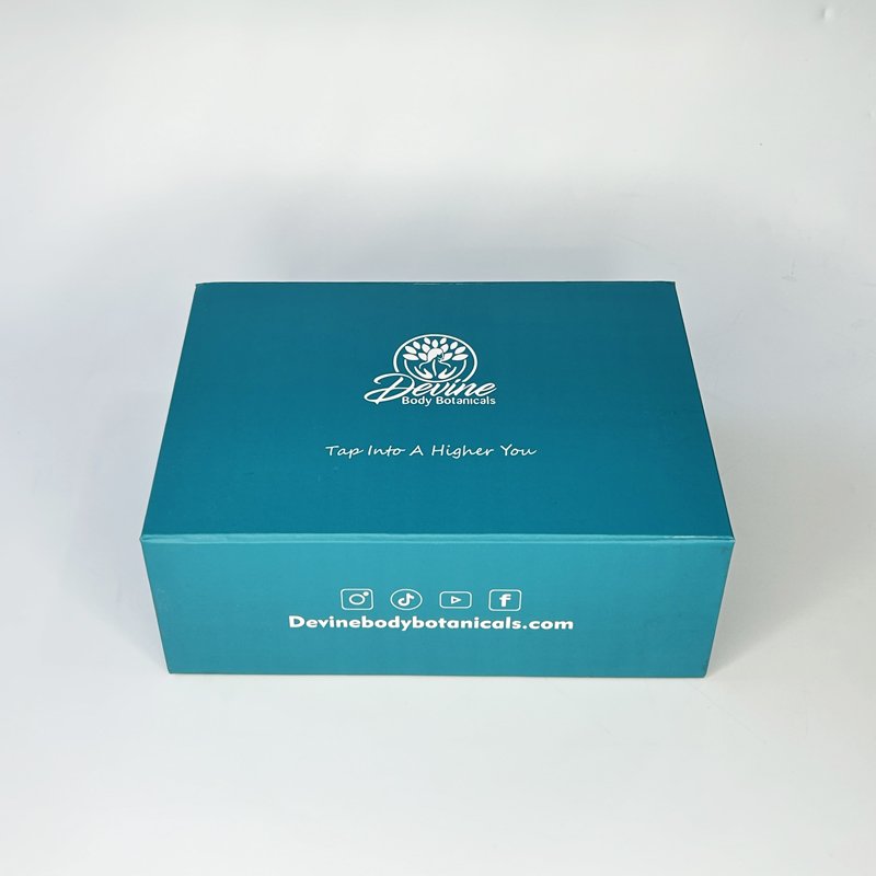 Luxury White Black Magnetic Gift Boxes Varnished Paper Cardboard Kraft with Foam Insert Matt Lamination UV Advantage for Gifting