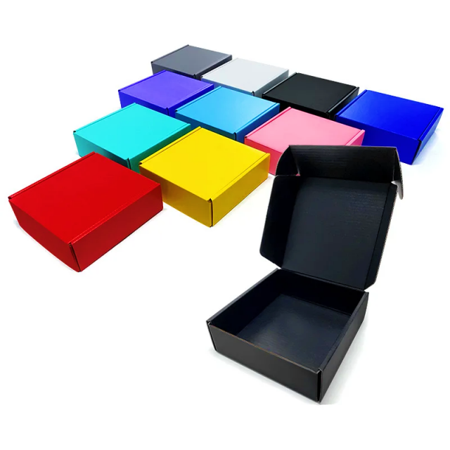 The popular color recyclable corrugated packaging mailing paper box is suitable for clothing/electronic product packaging