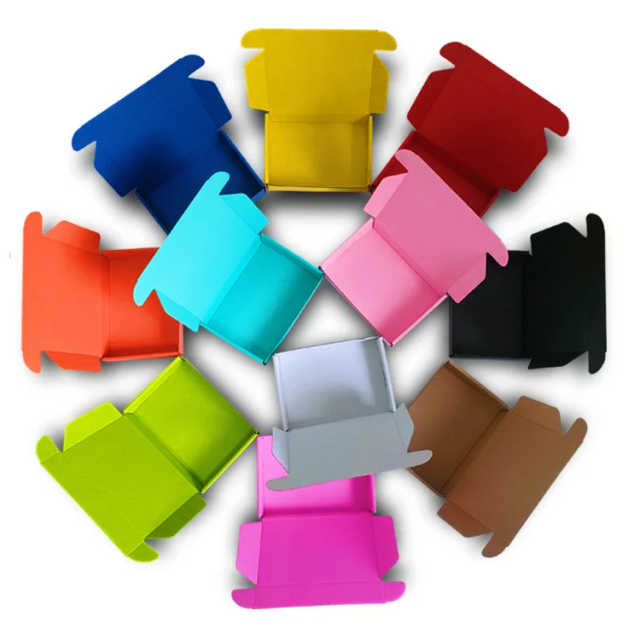 The popular color recyclable corrugated packaging mailing paper box is suitable for clothing/electronic product packaging