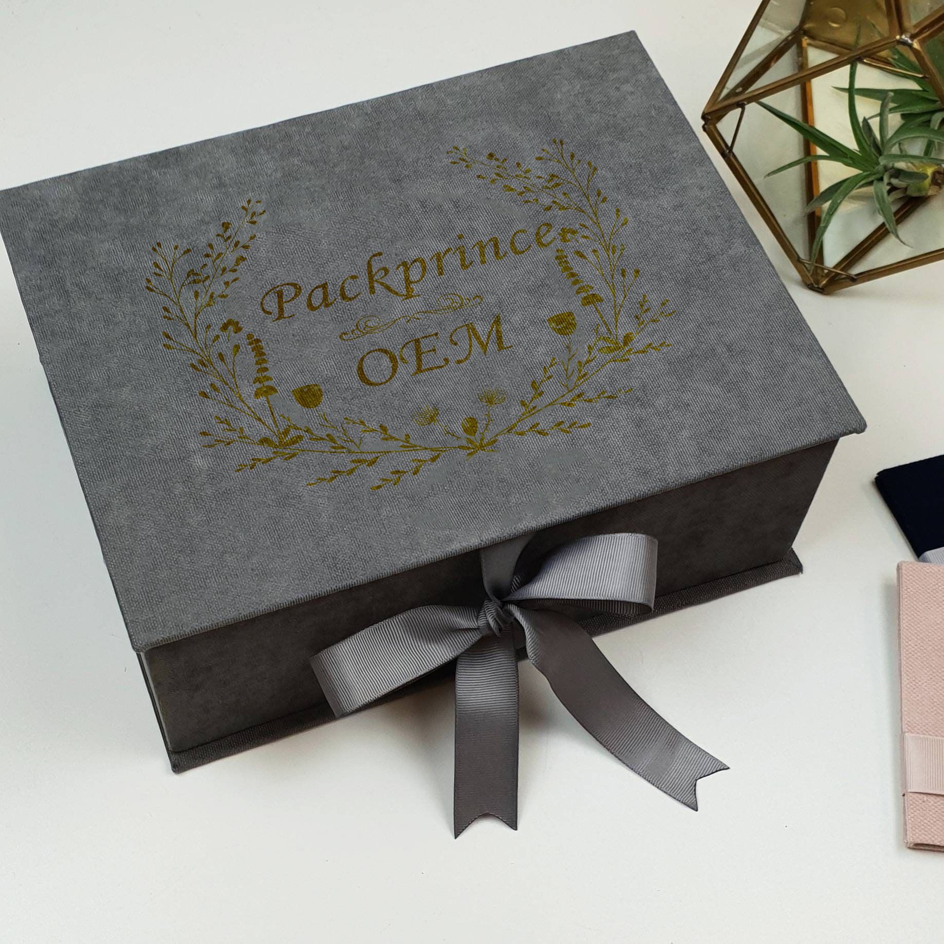 Eco friendly Luxury Printed Custom Design Paper Cardboard Magnetic Rigid Packaging Boxes Folding Gift Box