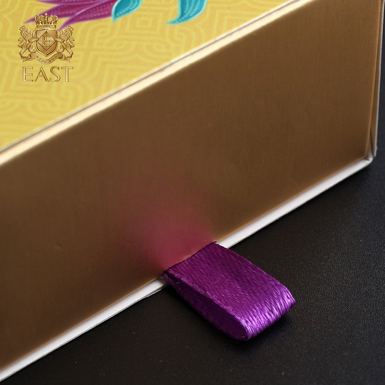 Wholesale Price Customizable Yellow Square Paper Gift Box with relievo hot stamping