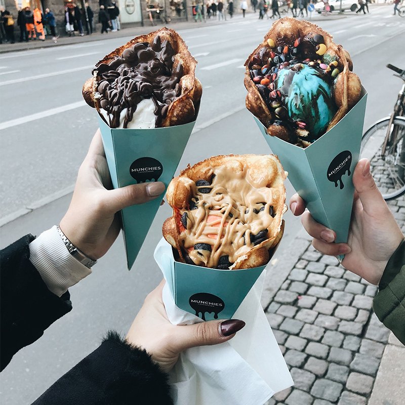 Recyclable Food Grade Street Snack Egg Waffle Holder Paper Packaging Cone Chip Egg Bubble Waffle Packaging Food Container Box