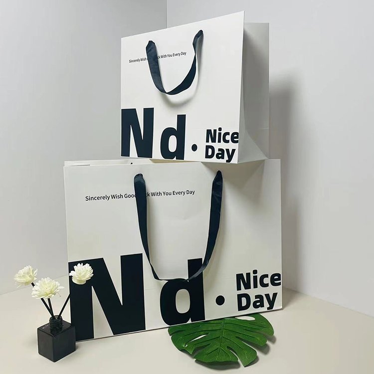 Oem Custom Disposable Eco-Friendly High Quality Durable Kraft Paper Bags Art Paper Bag For Perfume Packaging With Own Logo