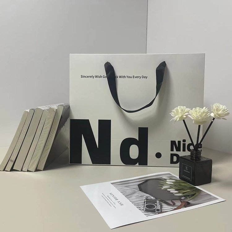 Oem Custom Disposable Eco-Friendly High Quality Durable Kraft Paper Bags Art Paper Bag For Perfume Packaging With Own Logo